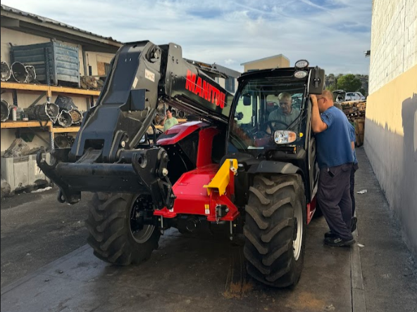 ENTREGA DEL MANIPULADOR TELESCÓPICO MANITOU MLT 730 115 V CP EN JAÉN - GRUPEMA