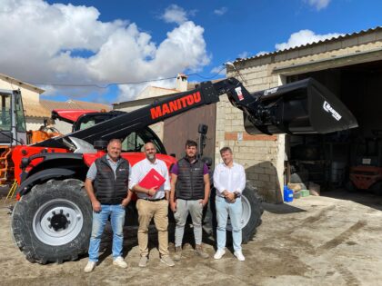 ENTREGA DEL MANIPULADOR TELESCÓPICO MANITOU MLT 733 115 LSU PREMIUM EN PEDRO MARTÍNEZ (GRANADA)